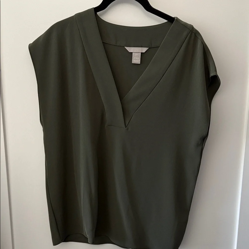 H&M Deep Olive V-Neck Blouse - Picture 1 of 3